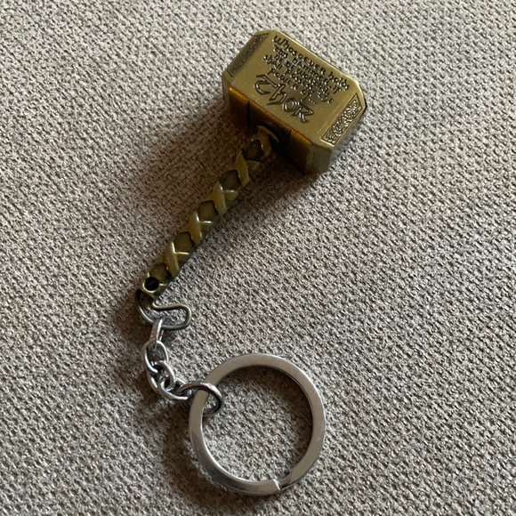 Thor Marvel Hammer Keychain - Picture 1 of 3